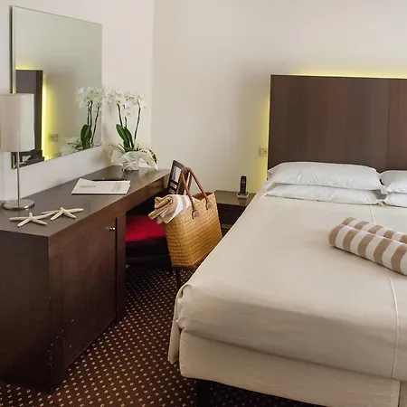 Cristina Hotel 3*